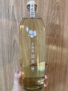 北海道 清里のじゃがいも焼酎のボトル写真。新宿二丁目のスナック花りんで提供している焼酎。